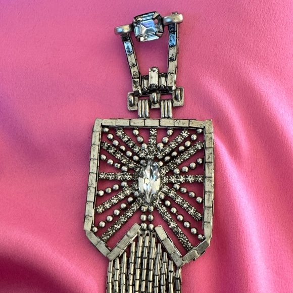 DYLANLEX Statement Shield Brooch - Picture 4 of 4